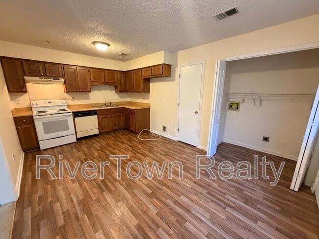 Photo - 3834 Windermere Rd