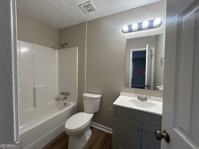 Photo - 90 Meadowbrook Ct