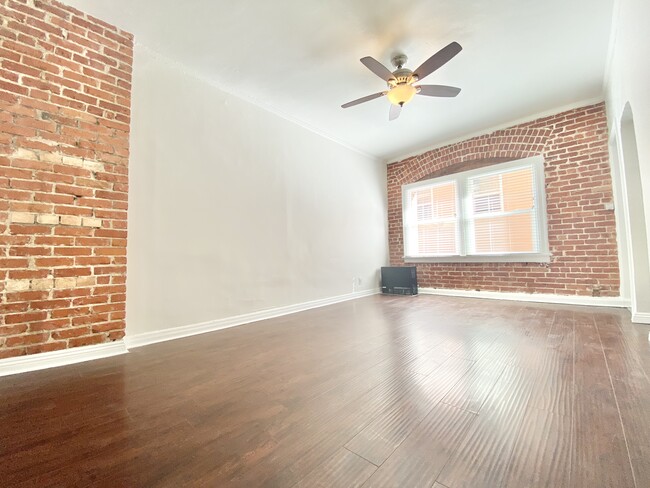 Photo - 200 S Kenmore Ave Apartment Unit 212A