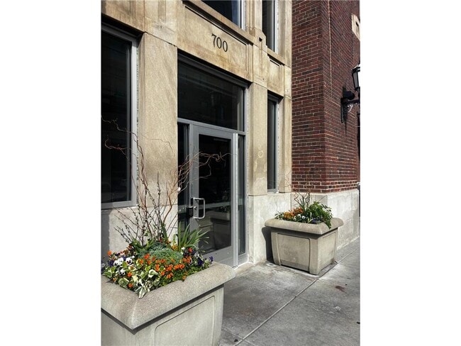 Building Photo - 700 N Washington Ave Unit 427