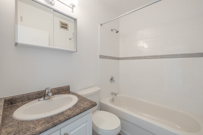 Photo - De Laurentian Apartments