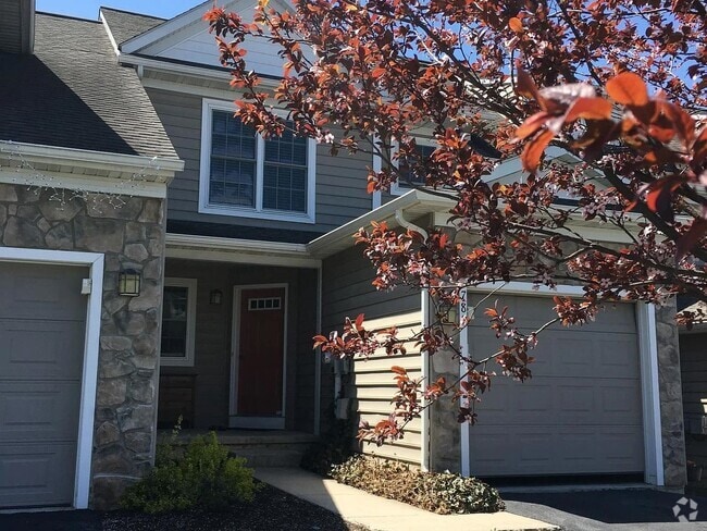 Building Photo - 2 Bed 2.5 Bath Townhouse in Lititz
