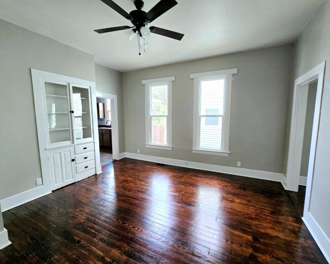 Photo - 118 E Maryland St