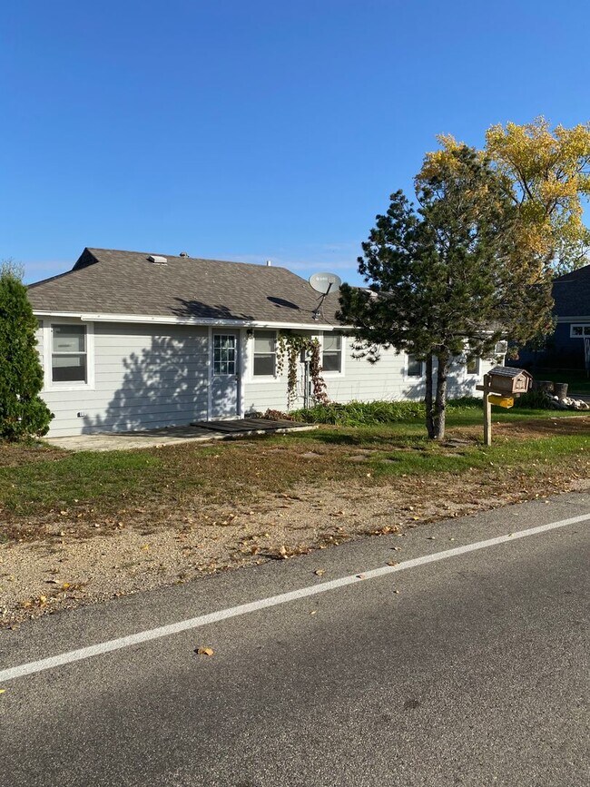 Photo - 2 Bed 1 Bath LAKE RENTAL