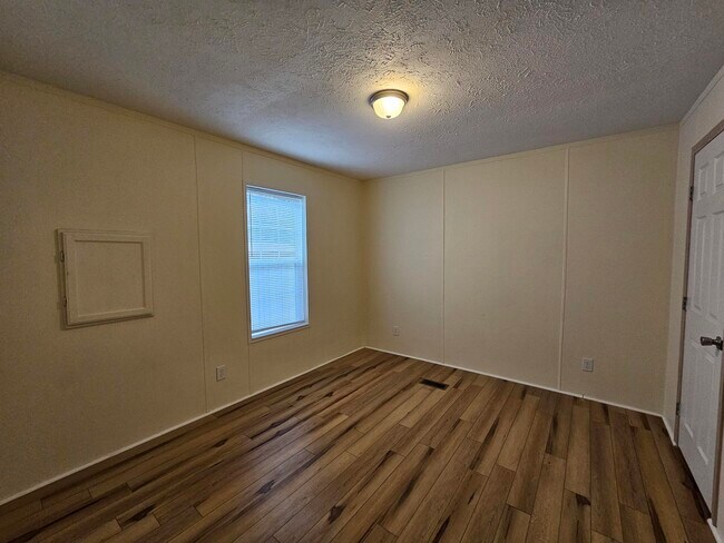 637 Scarlet Dr