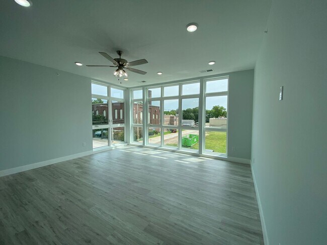 132 E University Ave Unit 203