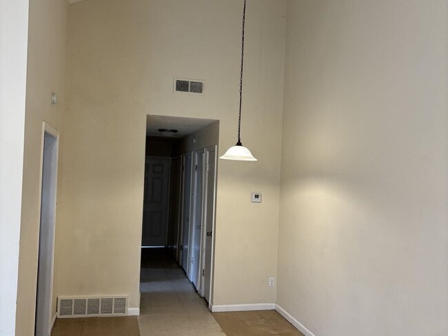 Photo - 643 McWhirter Ave