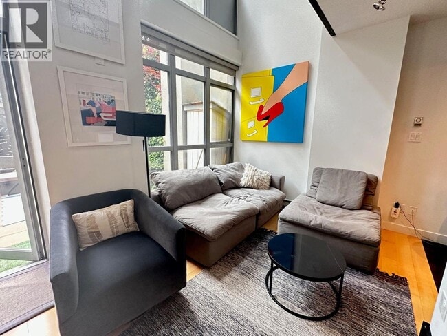 Photo - 1238 Richards St