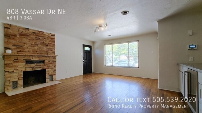 Photo - 808 Vassar Dr NE