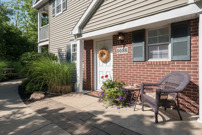 Devon II: Entry - Waterford Village Rental