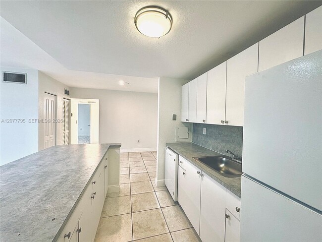 Building Photo - 7901 SW 104th St Unit 214H