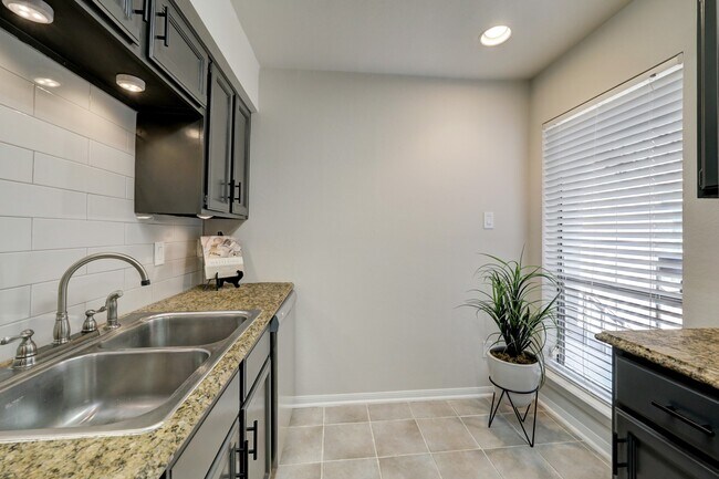 Photo - 1201 Bering Dr Unidad 68