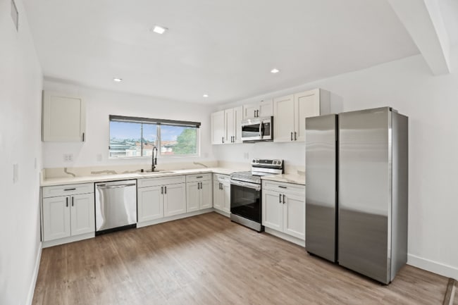 Photo - 701 N Hill Pl Unit 1