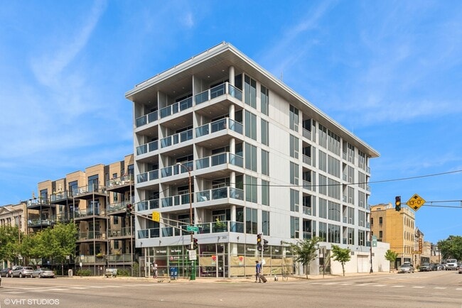 Building Photo - 2800 W North Ave Unit 502 Rental