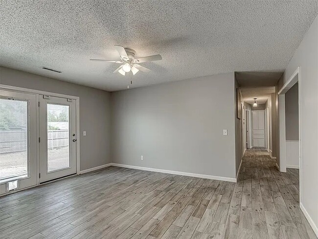 Photo - 4709 Newport Dr