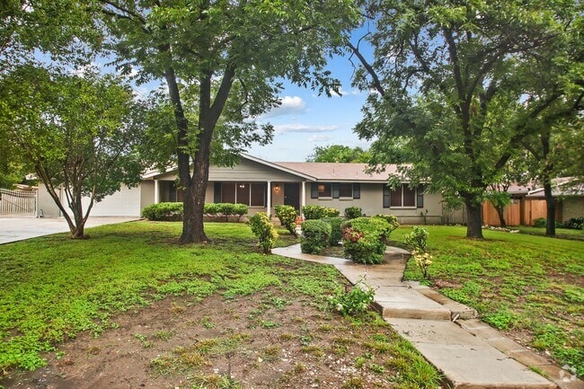 Building Photo - 3 Bedroom and 2 Bathroom located in Castle... Rental