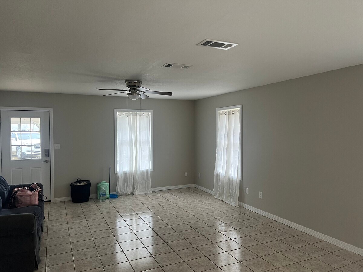 Photo - 126 Courtyard Ln