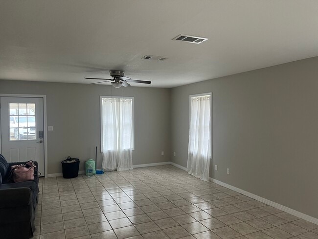 Photo - 126 Courtyard Ln