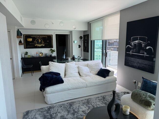 Photo - 501 NE 31st St Unidad 1209