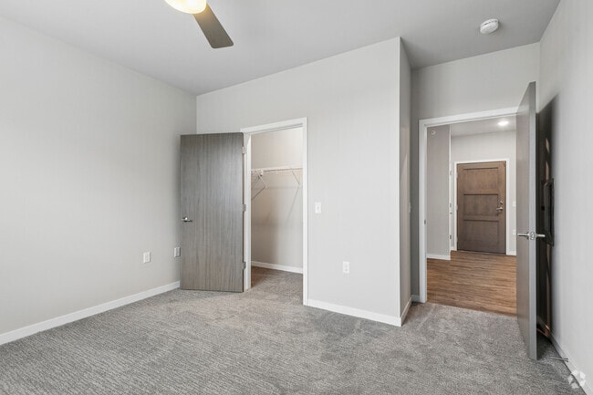 1BR, 1BA - 710SF - Bedroom