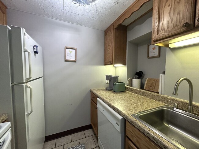 Photo - Cedar Lodge-205 Unit 205