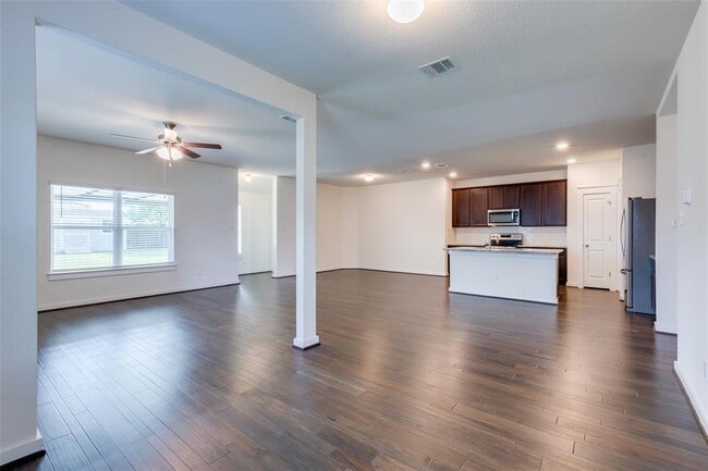 Photo - 741 Carol Dr