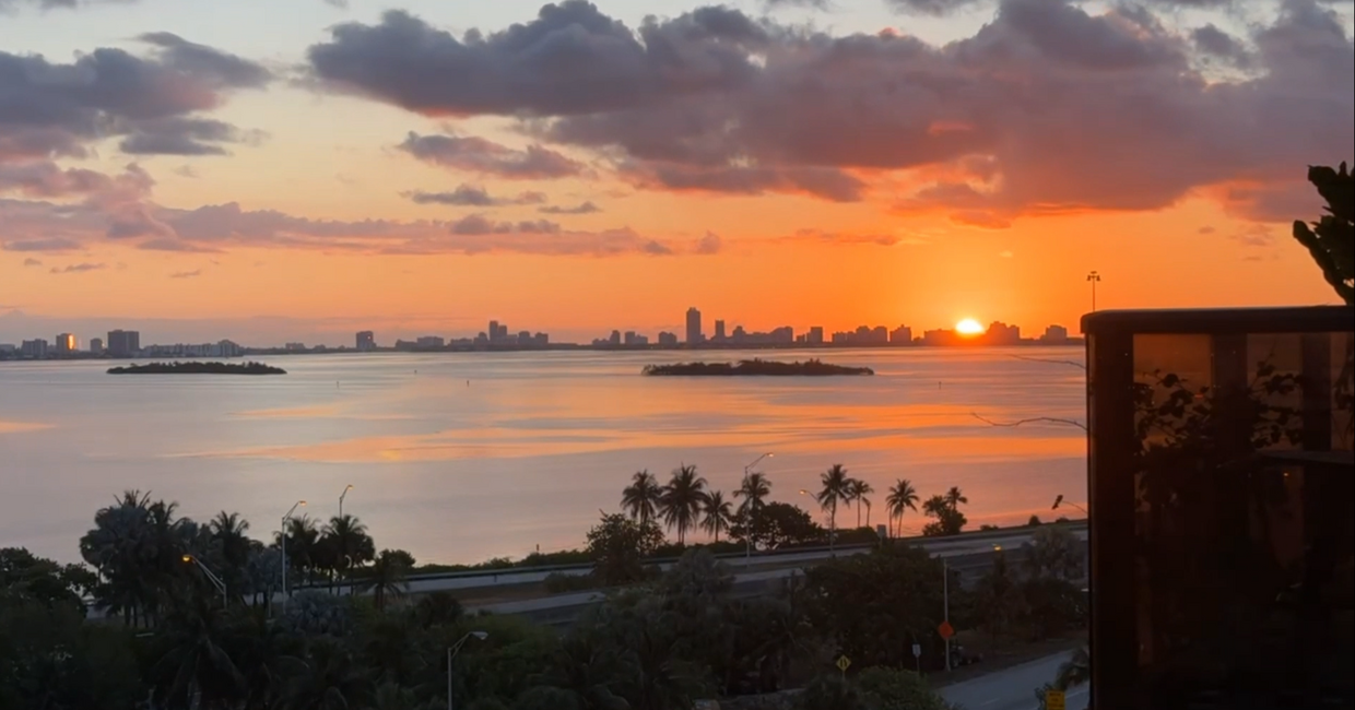 Amazing Sunrise visible from each bedroom and the balcony! - 600 NE 36th St (Miami, FL)