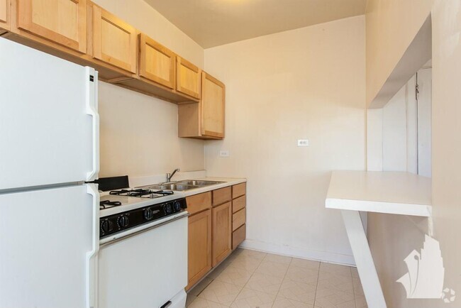 Building Photo - 1 bedroom in Chicago IL 60657 Unit 110 Rental