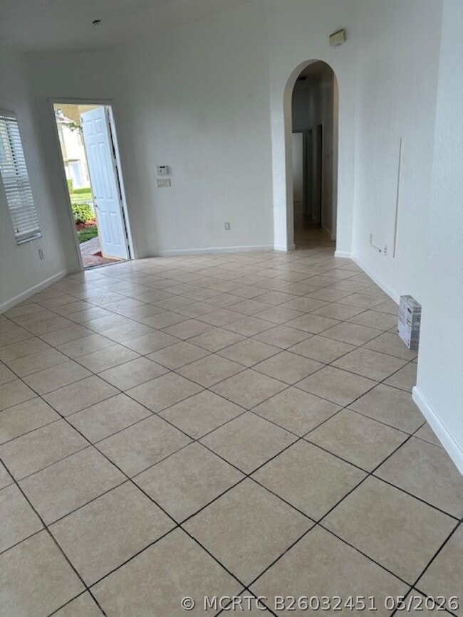 1056 NE 39th Ave