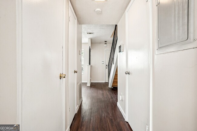 Photo - 6593 Sleepy Hollow Ln