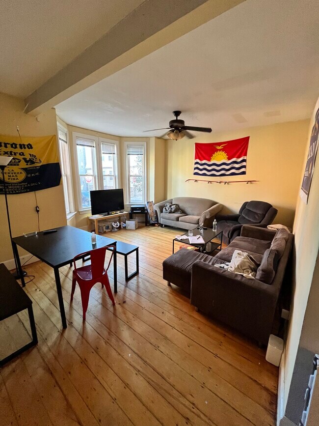 Photo - 731 Parker St