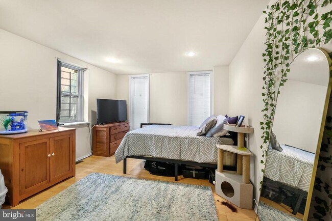 Photo - 234 Bainbridge St Unit 1R