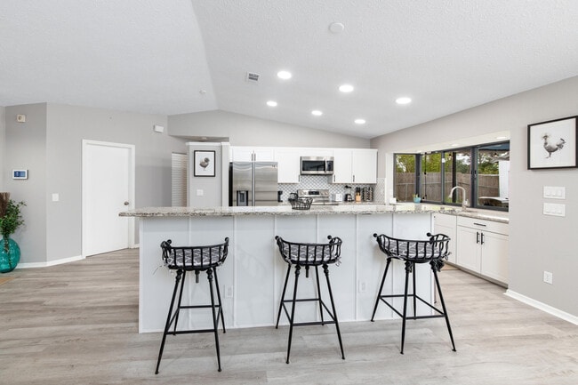 Photo - 1481 SW Gastador Ave