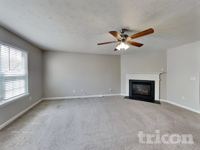 Photo - 360 Springhaven Way SE