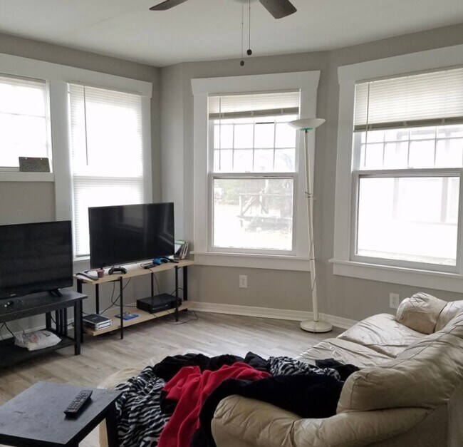 Photo - 110 W Lindburg St Unit 110 W Lindburg Apt 6