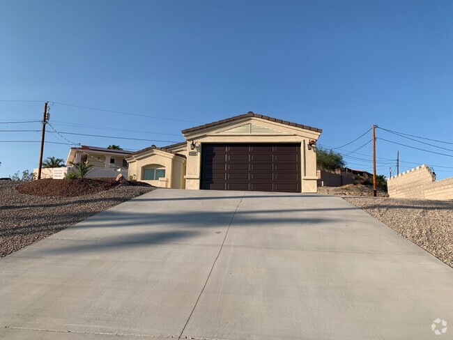 Building Photo - 3 Bedroom - 2 Bath Home