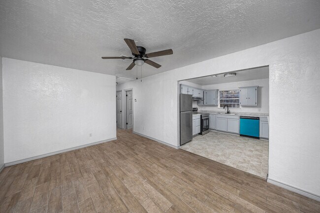 Photo - 508 NW Woodridge Dr