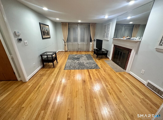 Photo - 209 Somerset St
