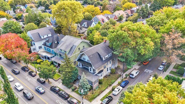 Photo - 1200 Beverley Rd Unit 2