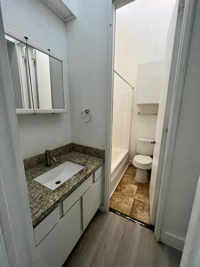 Photo - 20 Lakeway St