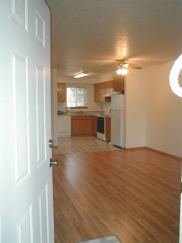 Building Photo - 1668 SW Fellows St Rental