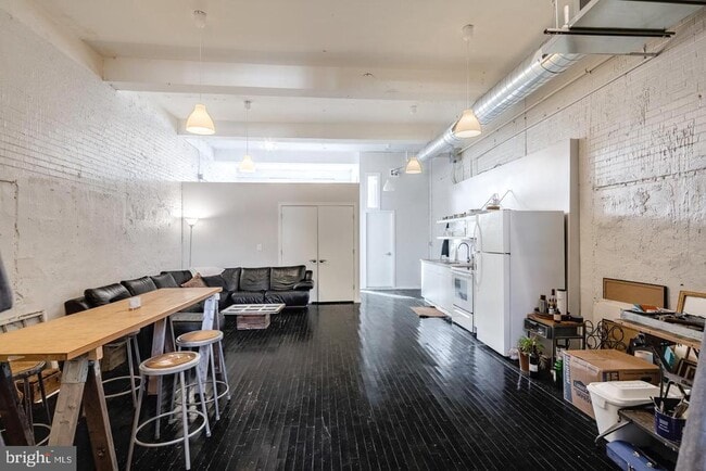 Building Photo - 1804-14 E Hazzard St Unit 1B