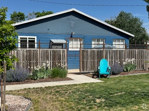 Building Photo - 4000 Main St Rental