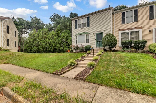 Photo - Beautifully Updated End-Unit Townhome in P...