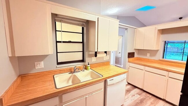 Photo - 7909 Richwood Dr