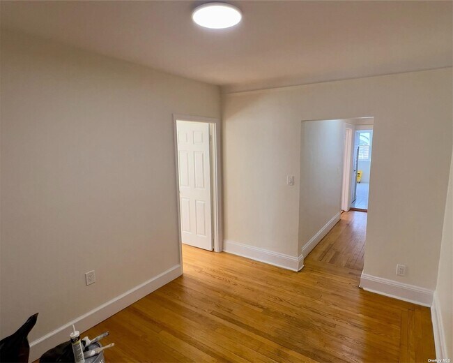 Photo - 115-04 Van Wyck Expy