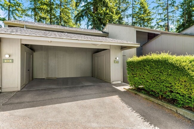 Building Photo - Great Grass Lawn Community Condo