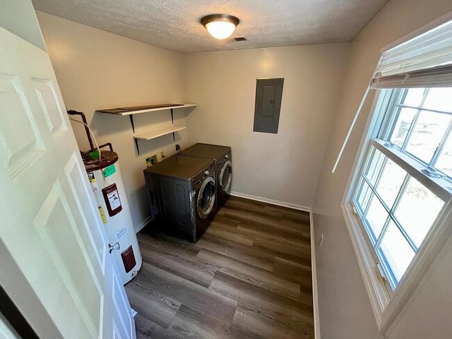 Photo - 1086 Duncan Ave