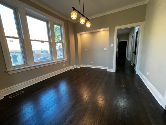 Photo - 4956 W Erie St