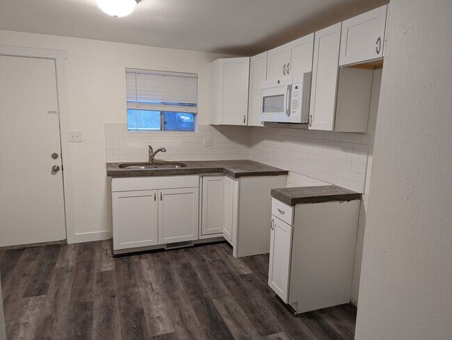 Photo - 2 bed 1 bath apartment Unit 1
